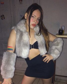 Mia Es
