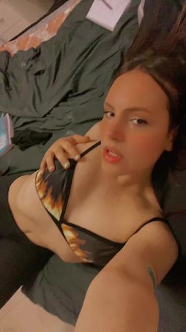 Mia Es