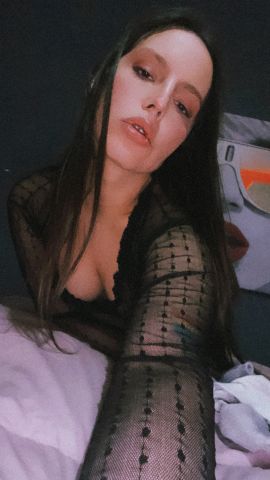 Mia Es