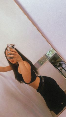 Mia Es