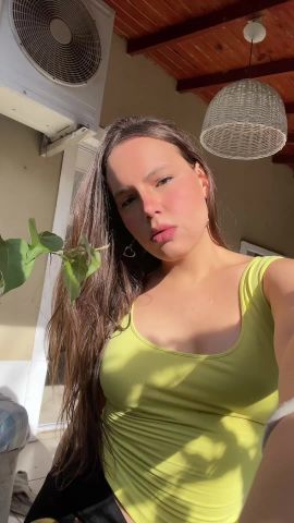 Mia Es