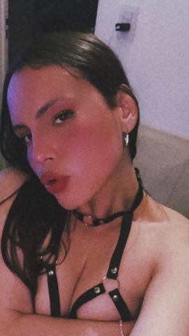 Mia Es