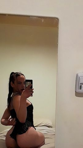 Mia Es