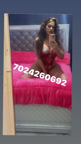 Melanis Hot